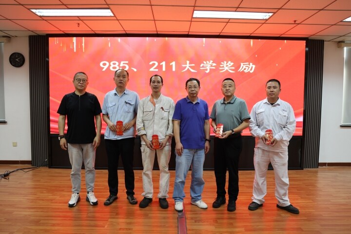 【南通发布】共计发放3.6万元！Bevictor伟德发放员工子女大学录取奖励金